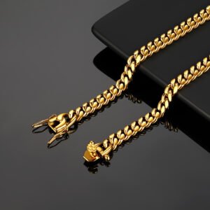 18mm Gold Cuban Link Chain with Sculpted Dragon Clasp / cadena cubna de 18mm Cierra cbeza de drgon